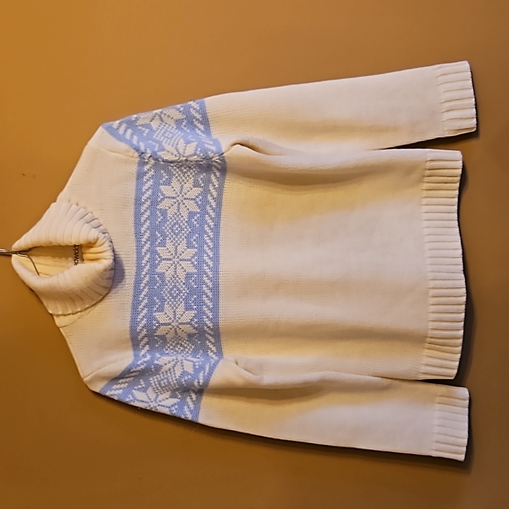 Chadwicks Turtle Neck Sweater, white with blue design. Women's size Small. NWOT